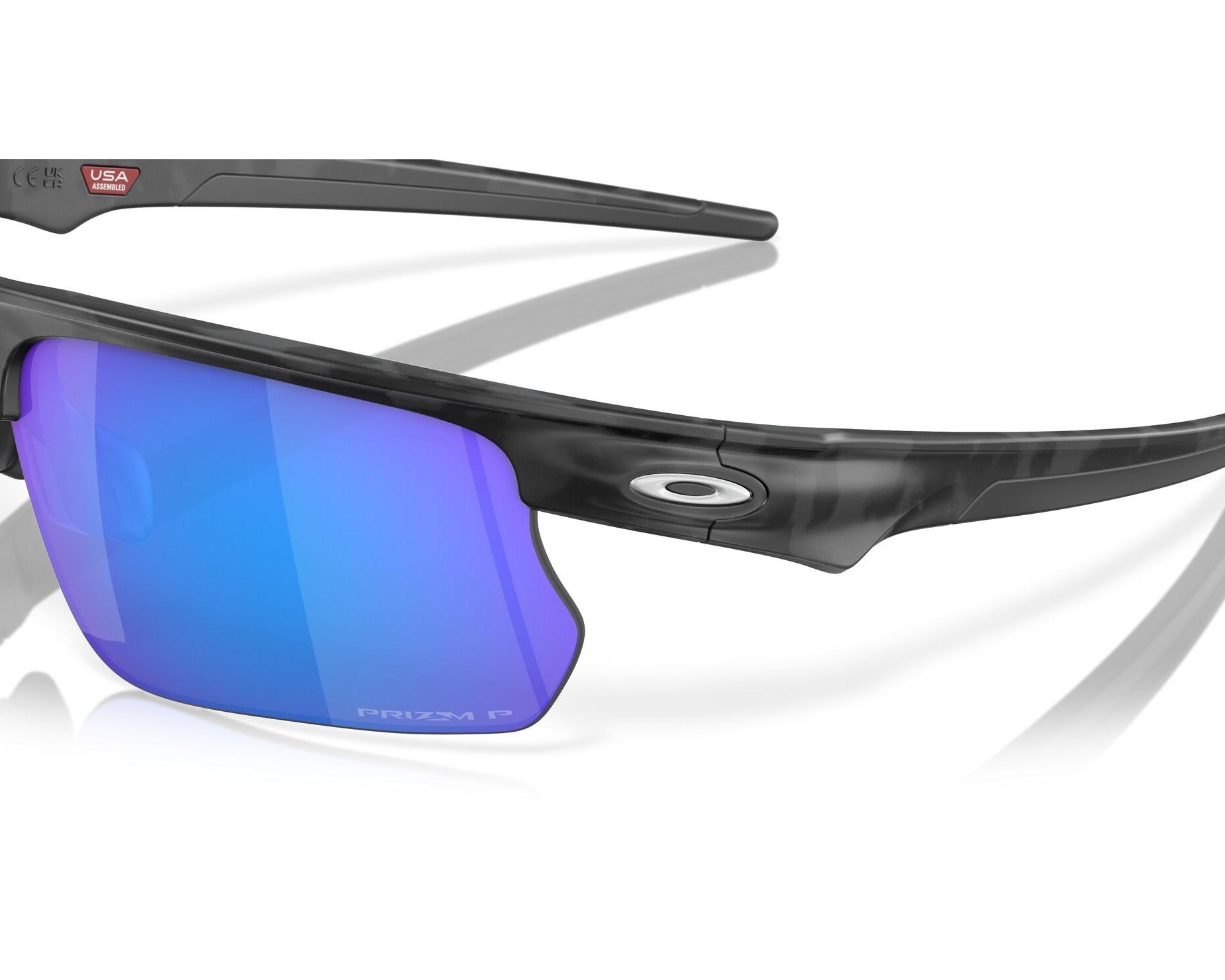 Oakley OO9400 940005 68-6 grau  360-Grad-Ansicht 5
